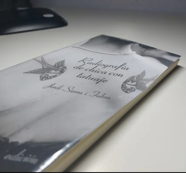 Radiografía de Chica con Tatuaje