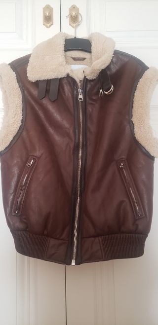 Chaleco de polipiel marrón 