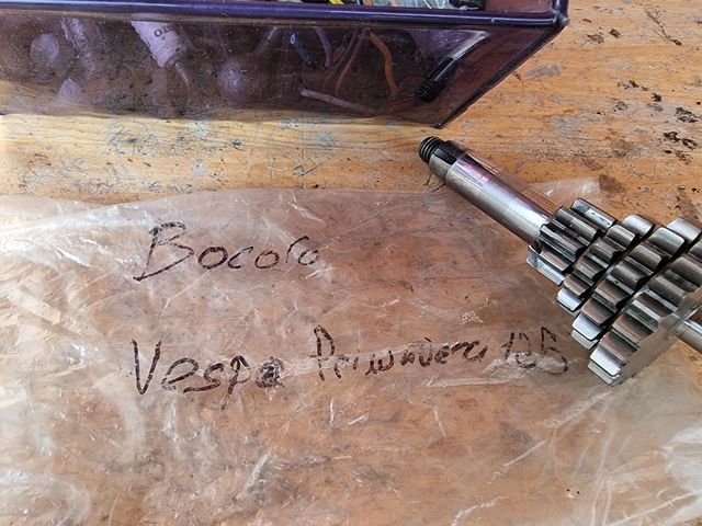 Grupo de piezas de Vespa Primavera 125.