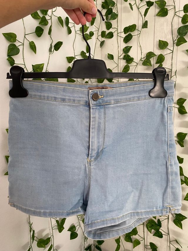 Pantalón Vaquero Corto Ajustado