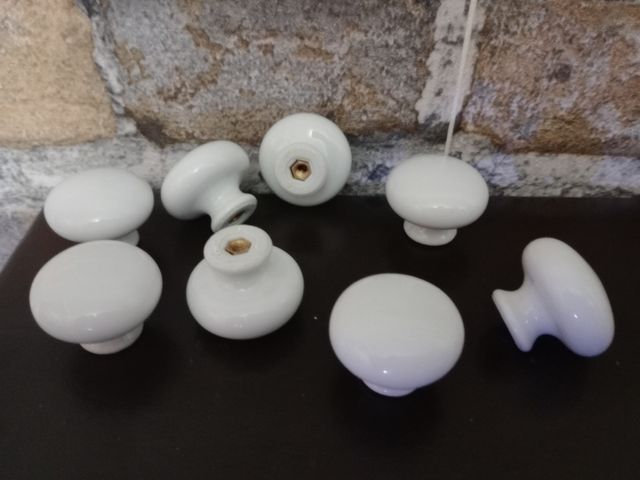 LOTE 8 POMOS  Tiradores de PORCELANA  Blanca  3mm.