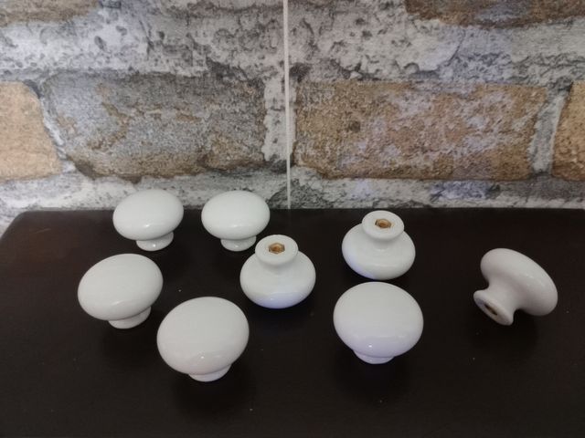 LOTE 8 POMOS  Tiradores de PORCELANA  Blanca  3mm.