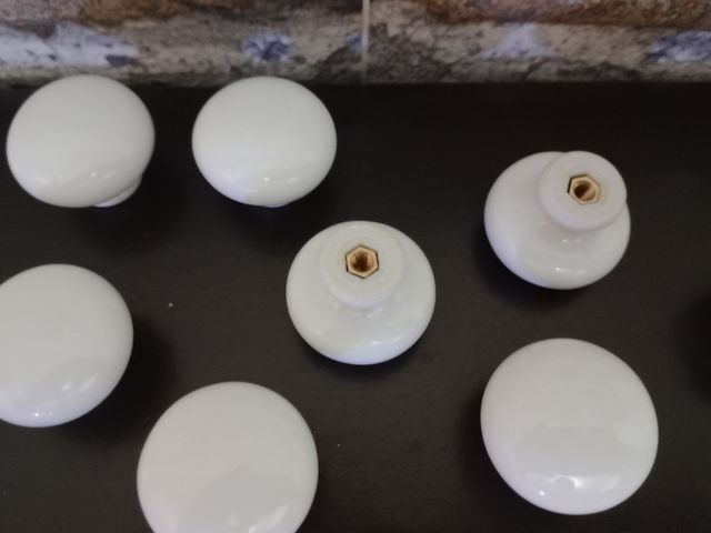 LOTE 8 POMOS  Tiradores de PORCELANA  Blanca  3mm.