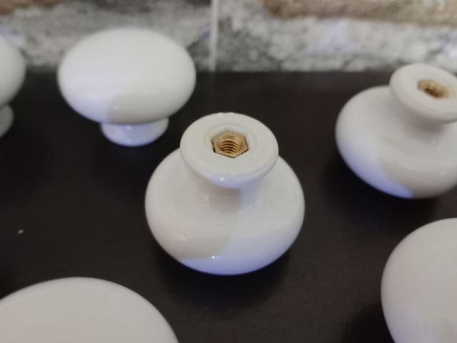 LOTE 8 POMOS  Tiradores de PORCELANA  Blanca  3mm.