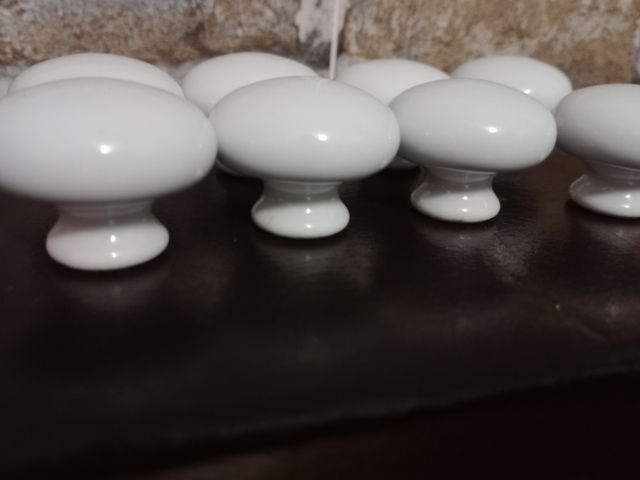 LOTE 8 POMOS  Tiradores de PORCELANA  Blanca  3mm.