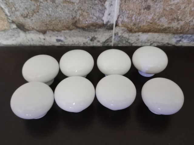 LOTE 8 POMOS  Tiradores de PORCELANA  Blanca  3mm.