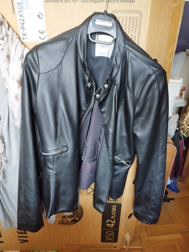 Chaqueta negra mujer Mango