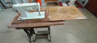 Se vende maquinar de coser muy antigua