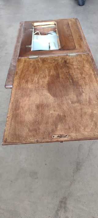 Se vende maquinar de coser muy antigua