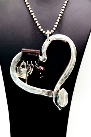 Colgante corazón con cadena y abalorios uno de 50