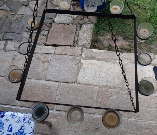 Lámpara de velas y hierro