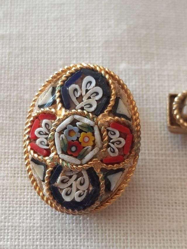 Orecchini e croce in mosaico di Murano