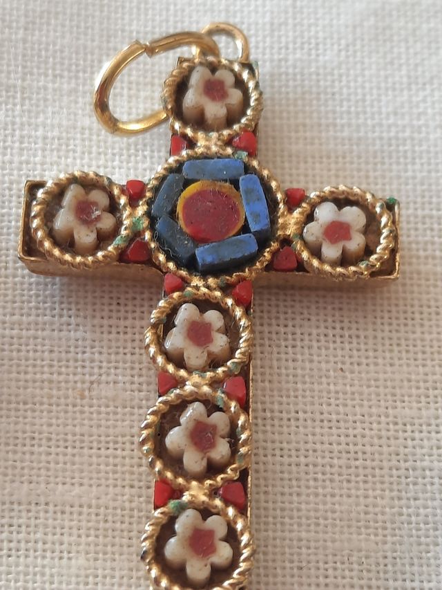 Orecchini e croce in mosaico di Murano