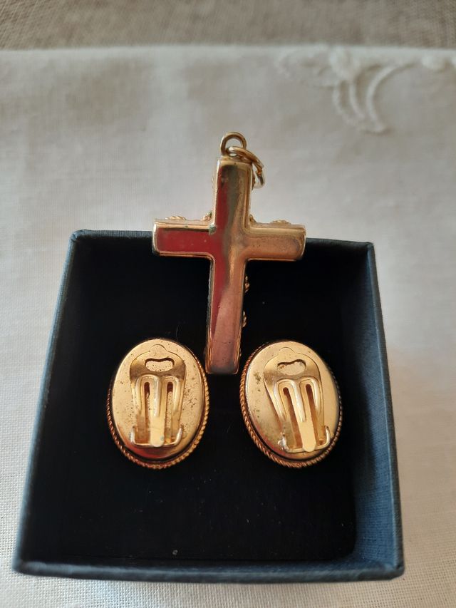 Orecchini e croce in mosaico di Murano