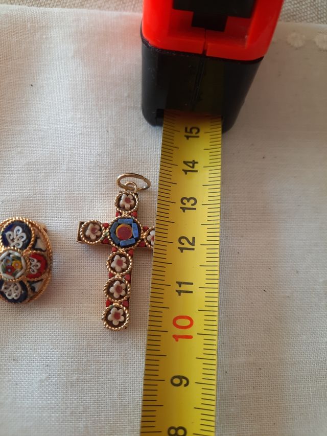 Orecchini e croce in mosaico di Murano