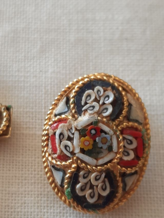 Orecchini e croce in mosaico di Murano