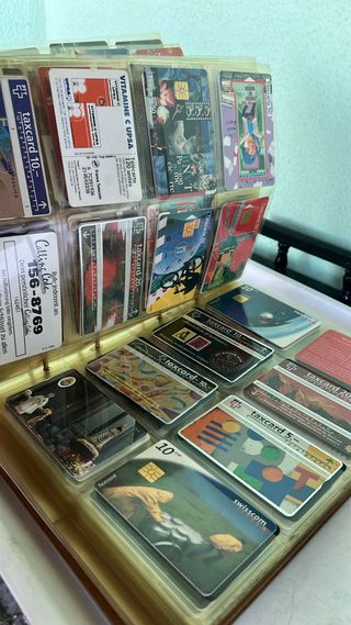 CARPETA MÁS DE 100 TARJETAS TELEFÓNICAS