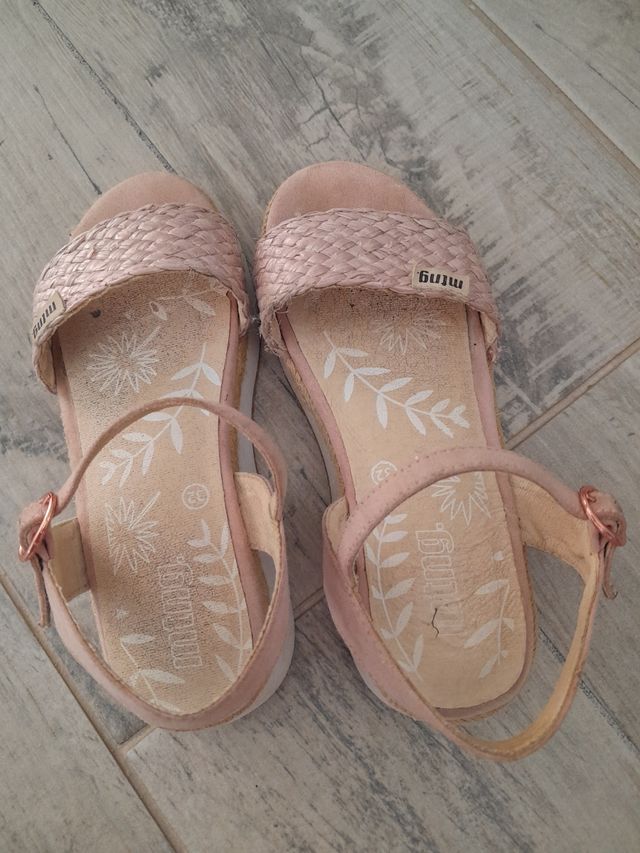 Sandalias niña marca Mustang. Talla 32.