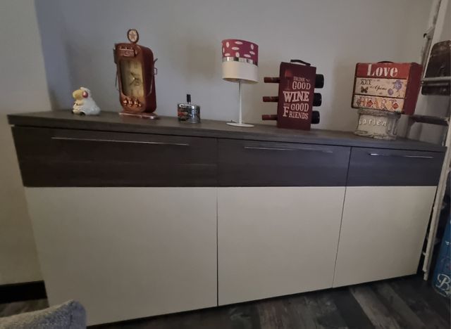 Comoda salón, entrada. Esta totalmente nueva.