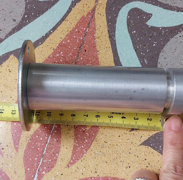 Patas de acero con tornillos