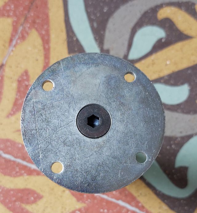 Patas de acero con tornillos