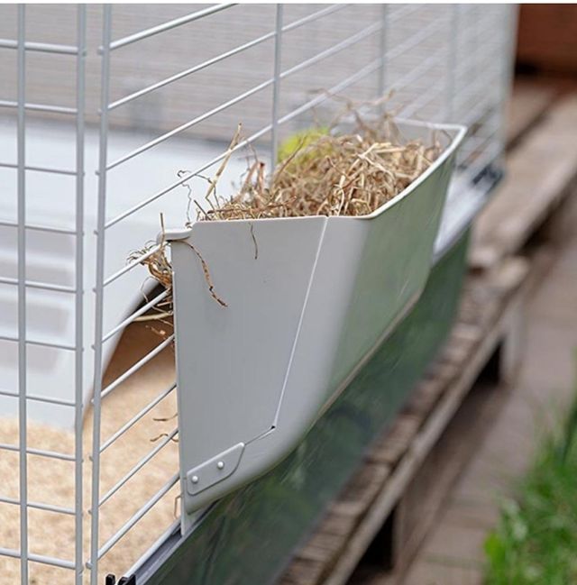 Soporte para heno (pesebre). Exterior.