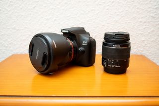 Canon EOS 2000D + objetivo 18-55mm + Samyang 16 mm