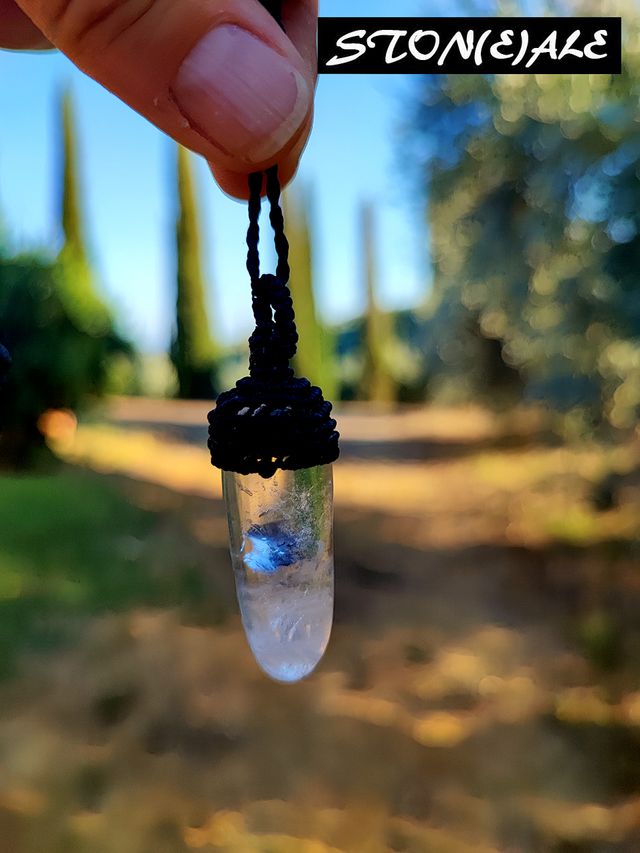 Ciondolo in macrame con punta di ialino