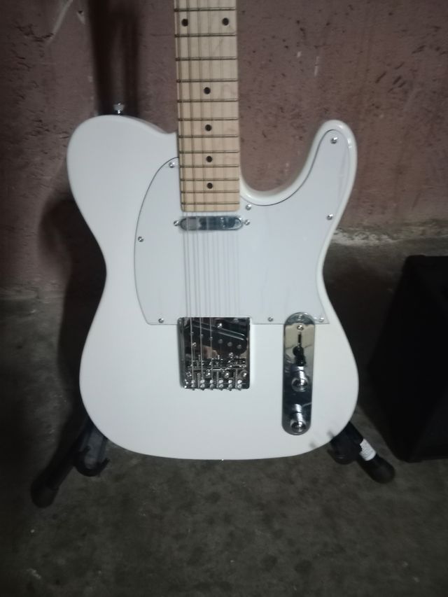 Conjunto guitarra + amplificador