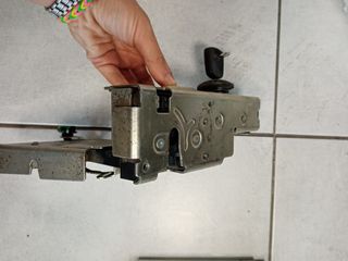 cerradura trasera izquierda FORD TOURNEO CONNECT