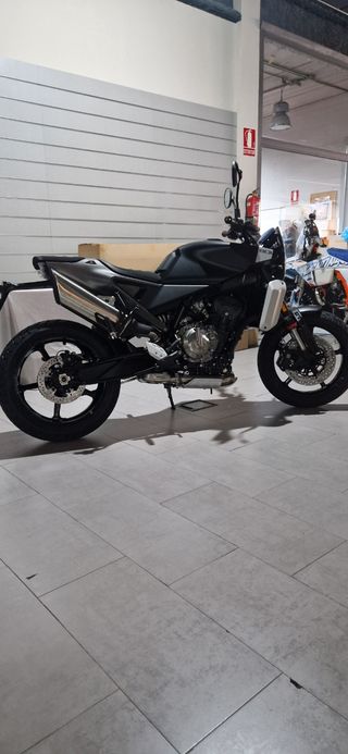 Husqvarna svartpilen 801