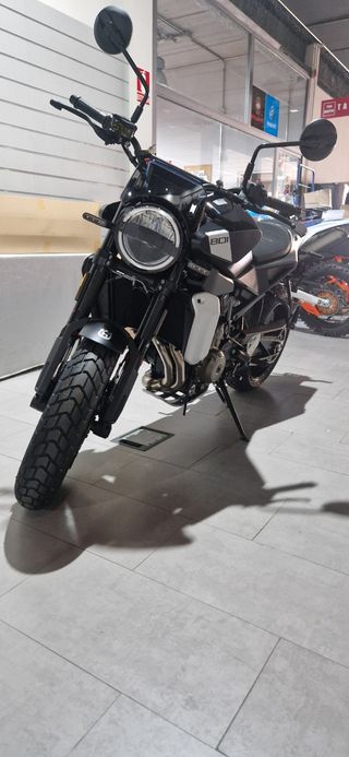 Husqvarna svartpilen 801