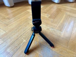 TRIPODE Y SELFIE STICK CON MANDO A DISTANCIA