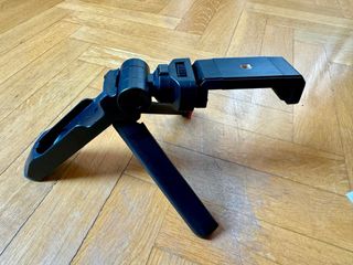 TRIPODE Y SELFIE STICK CON MANDO A DISTANCIA