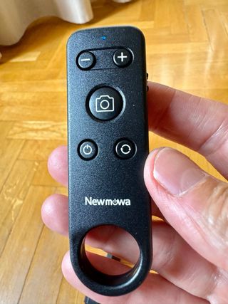 TRIPODE Y SELFIE STICK CON MANDO A DISTANCIA