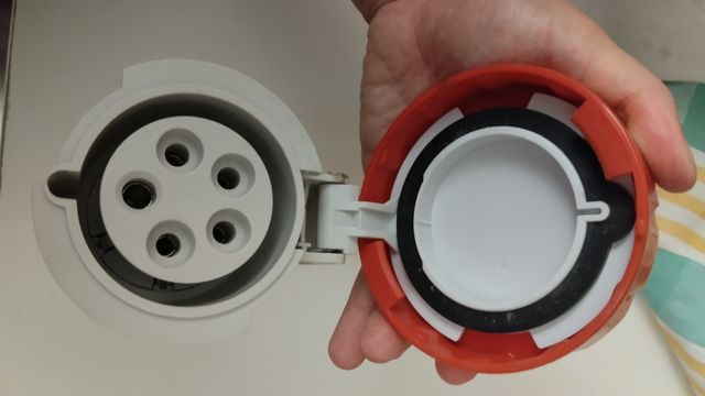 Presa per quadro elettrico industriale