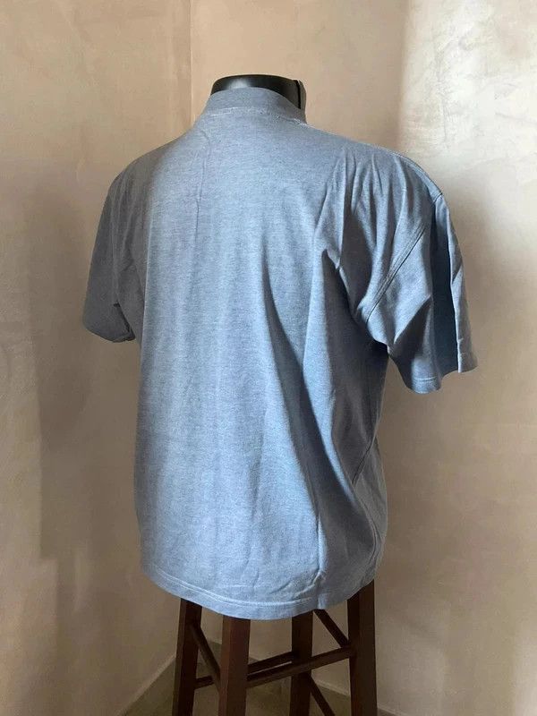 T-shirt da uomo celeste