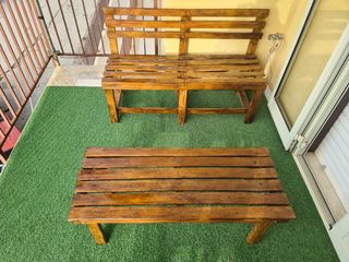 Panchine e tavolo con erbetta sintetica
