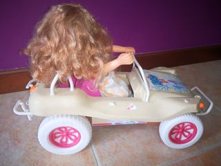 Coche descapotable con muñeca Nancy