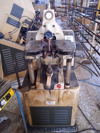 Maquina de montar talones