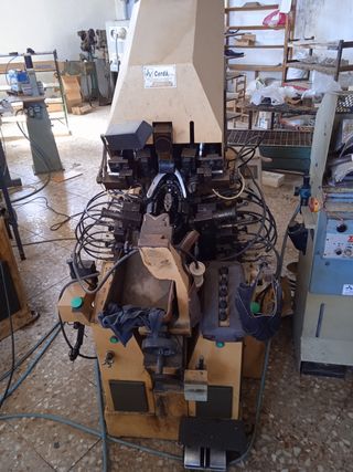 Maquina de montar puntas
