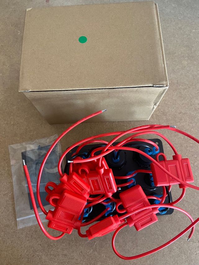 Panel de interruptores de 8 vías 12V-24V