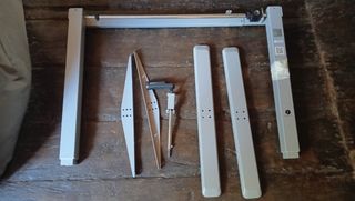 Escritorio elevable de altura ajustable.