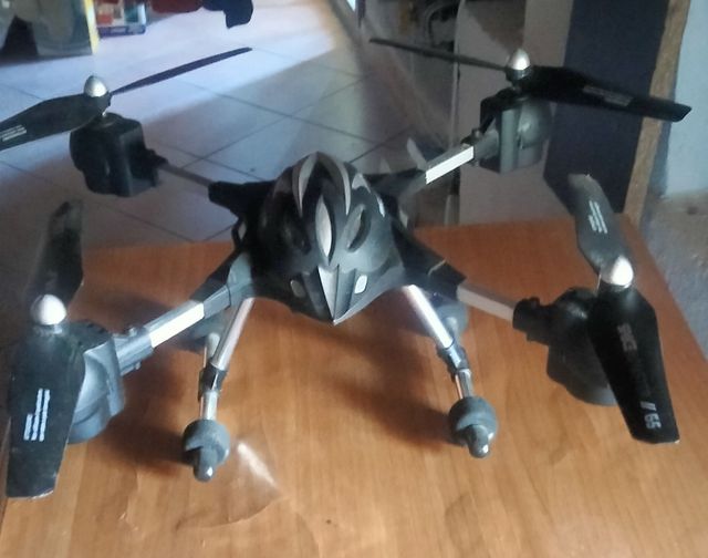 Drone radiocomandato giocattolo