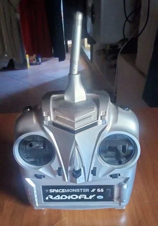 Drone radiocomandato giocattolo