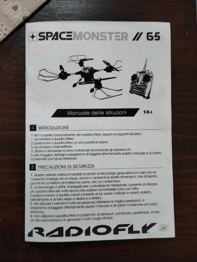 Drone radiocomandato giocattolo