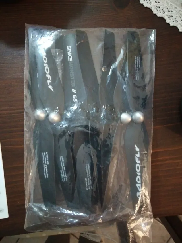 Drone radiocomandato giocattolo