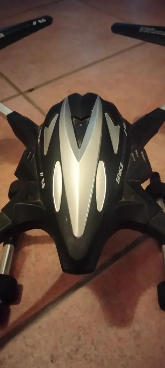 Drone radiocomandato giocattolo