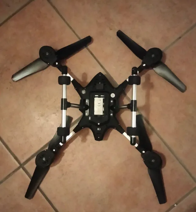 Drone radiocomandato giocattolo