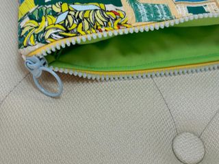 bolso de mano estampado caribeño
